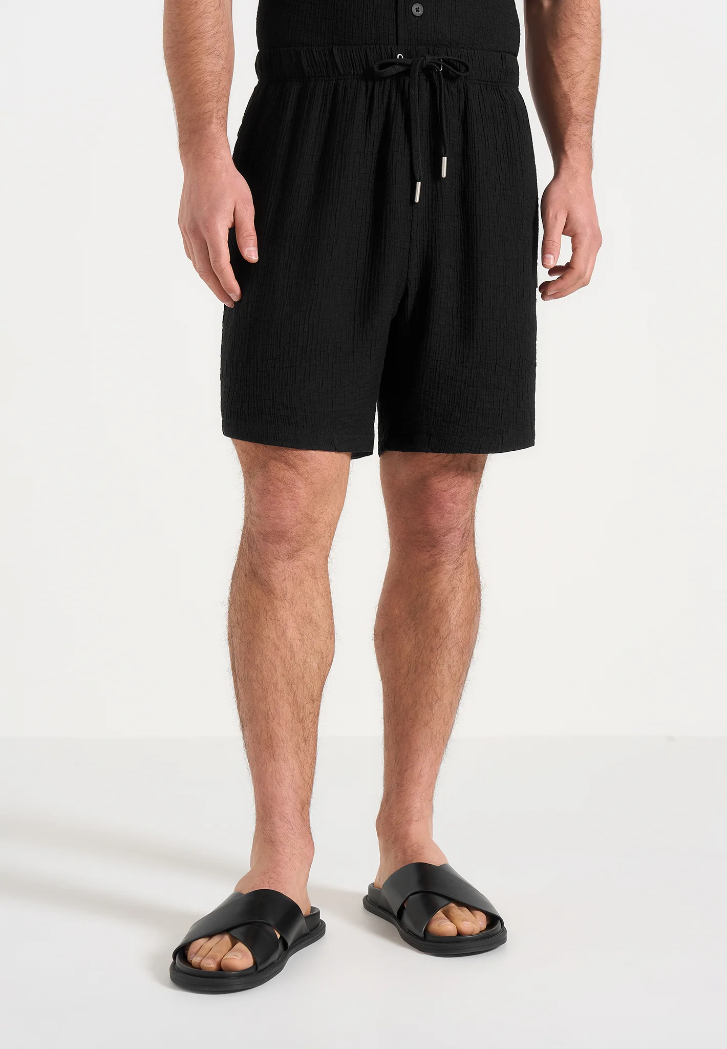 Ari - Unisex Textured Shorts - Black - Image 4