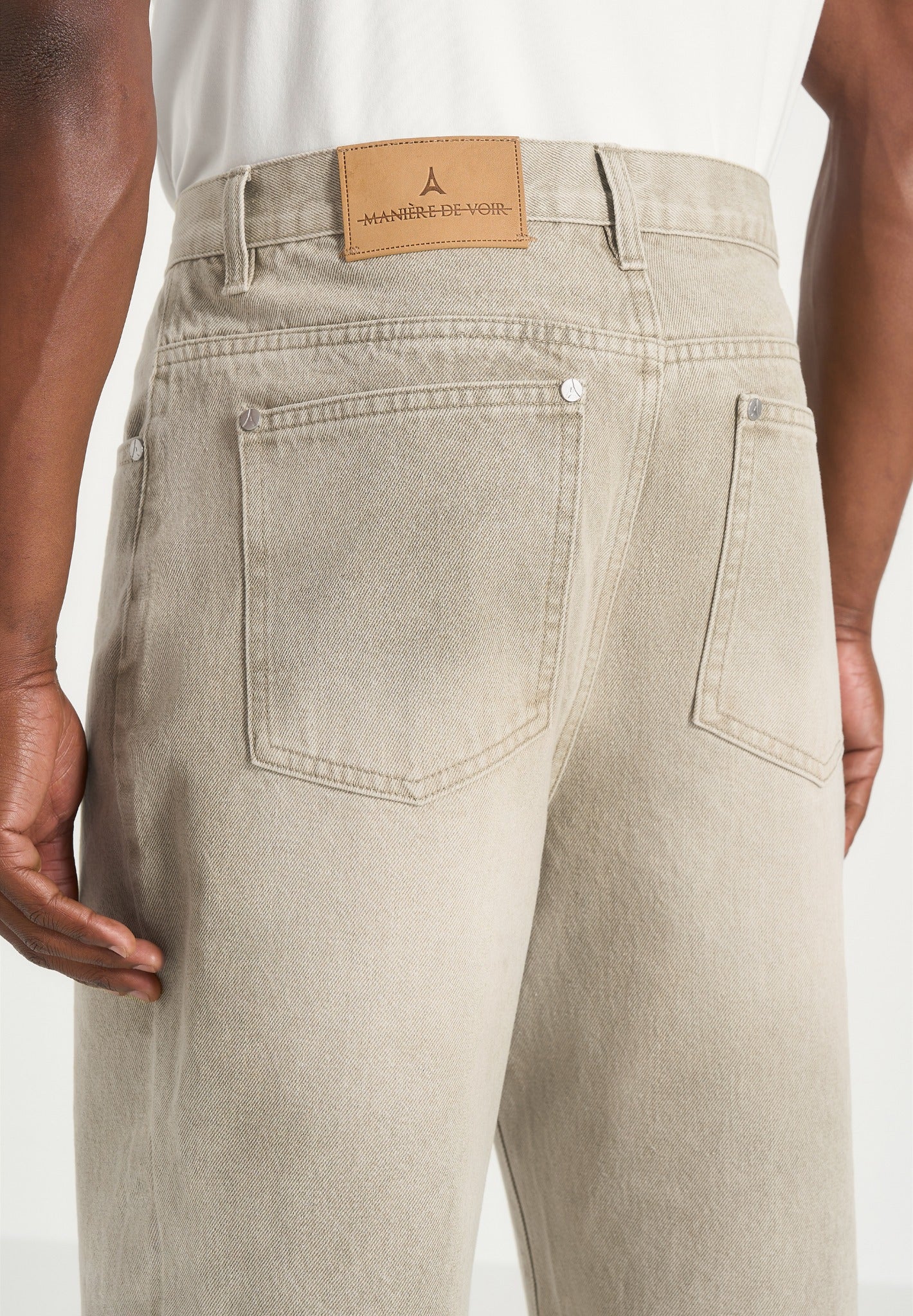 DN002 - Relaxed Fit Denim Jeans - Beige - Image 4