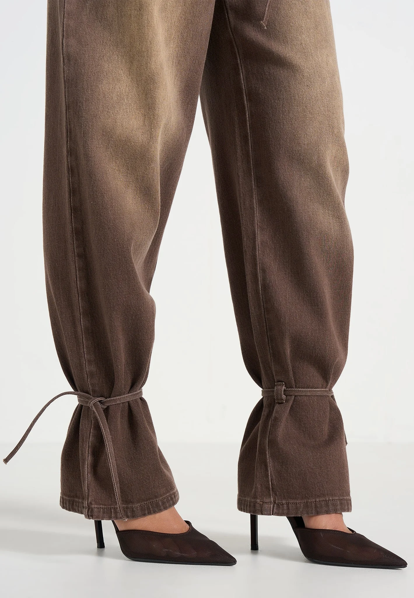 Faye - Wide Mid Rise Jeans With Tie Waist - Brown - Image 4