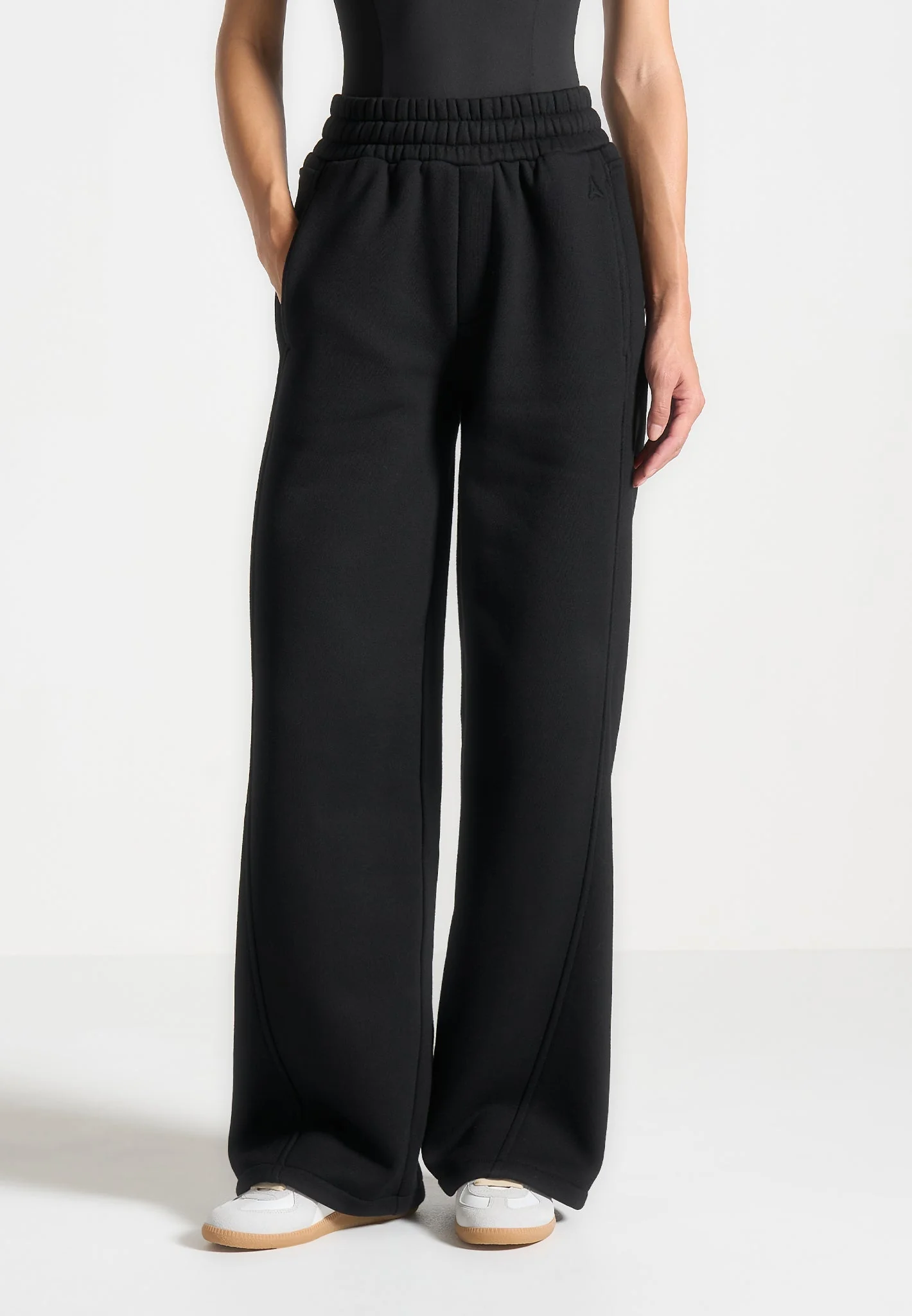Iris - Relaxed Joggers - Black