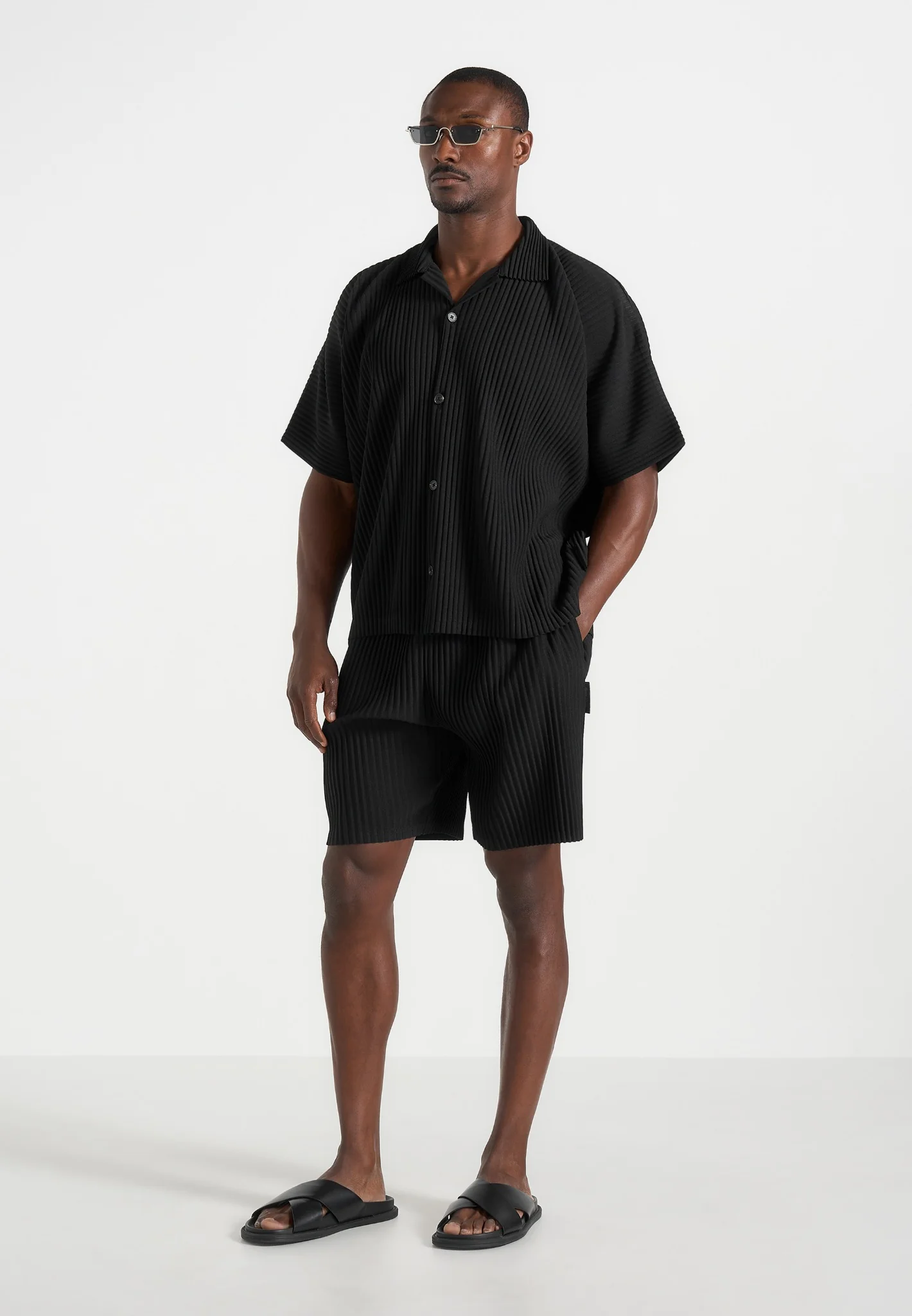 Justin - Pleated Boxy Shirt - Black - Image 3