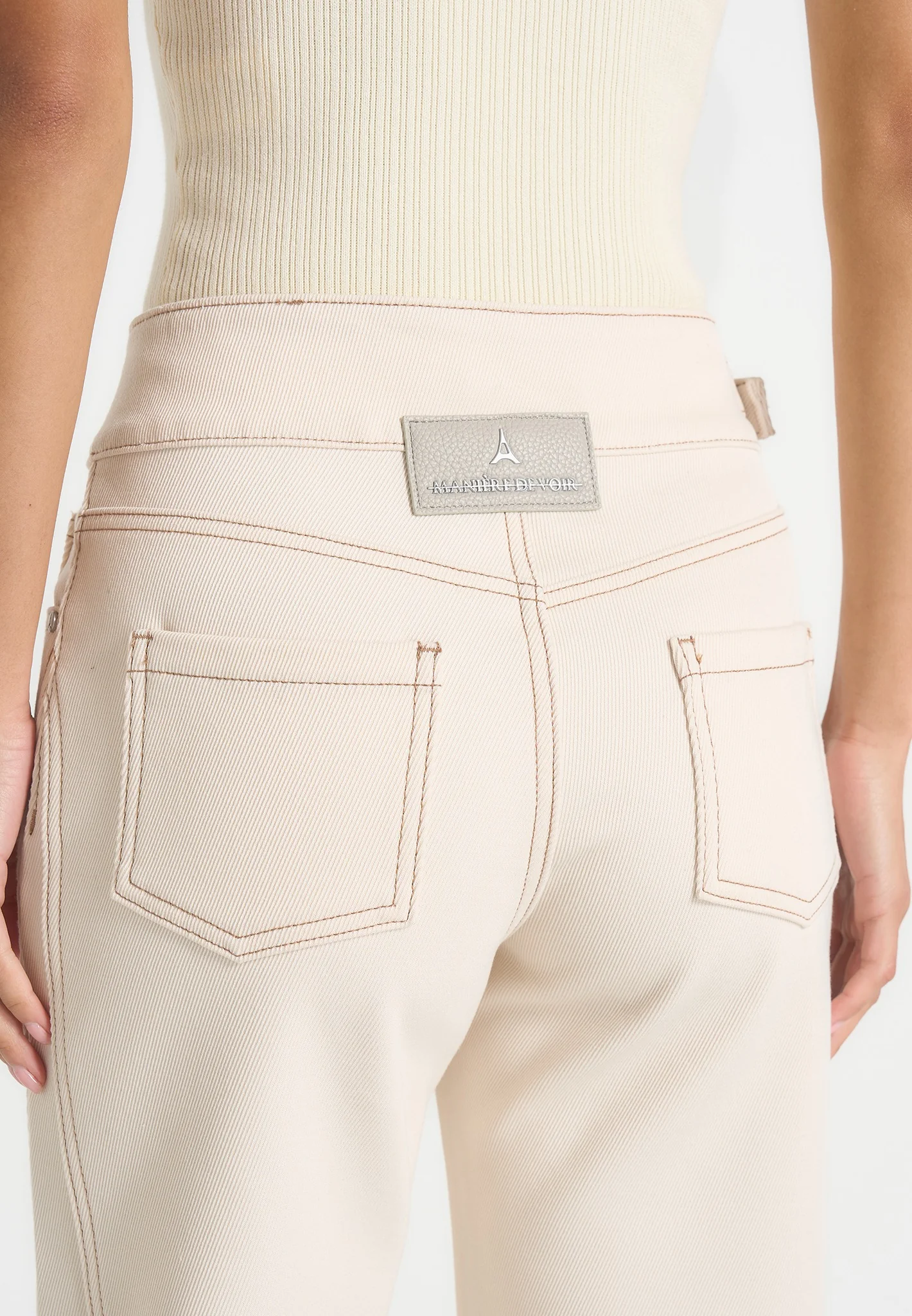 Loane - Twist Leg Boyfriend Jeans With Waist Adjuster - Cream - Image 4