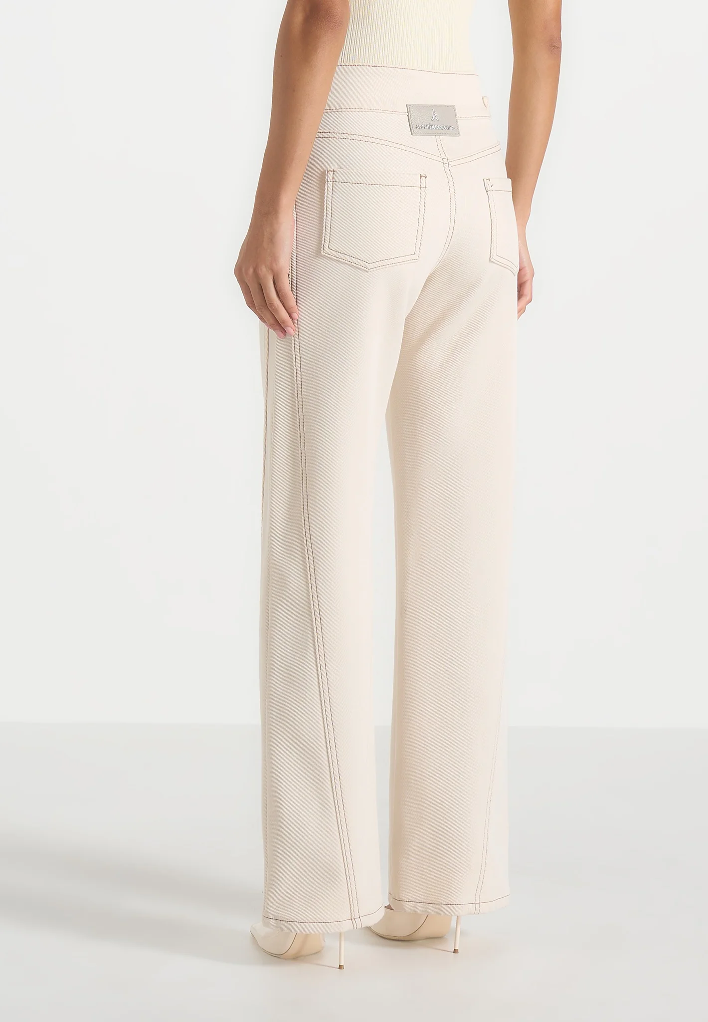 Loane - Twist Leg Boyfriend Jeans With Waist Adjuster - Cream - Image 5