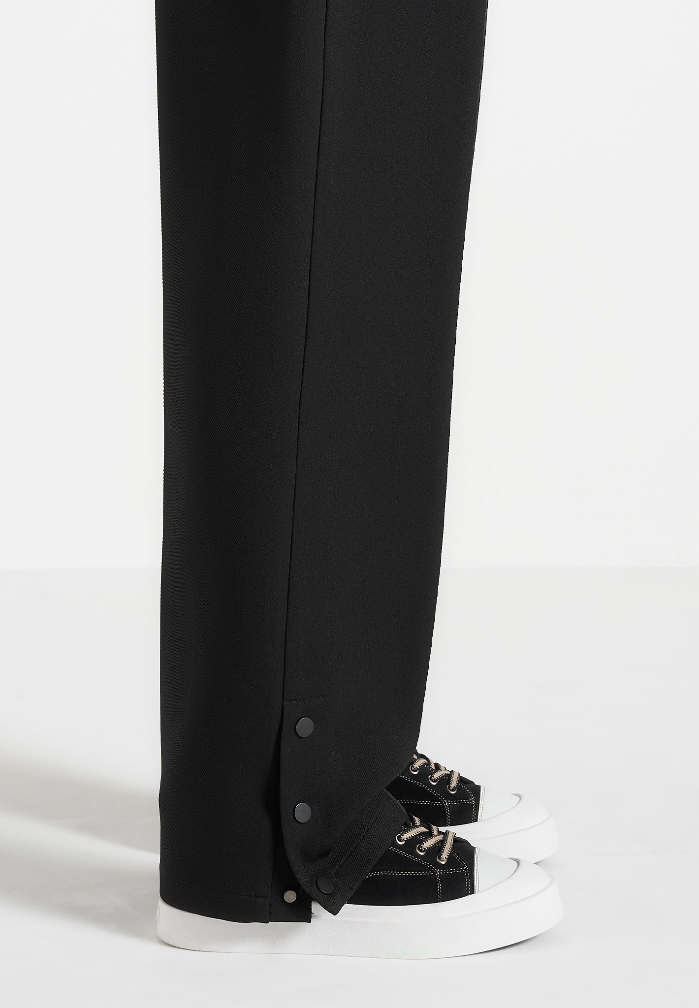 Men's Vienna - Suede Contrast Stitch Sneaker - Black - Image 3