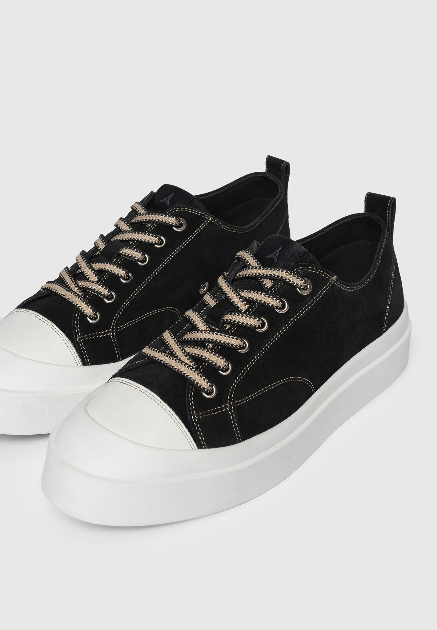 Men's Vienna - Suede Contrast Stitch Sneaker - Black - Image 7