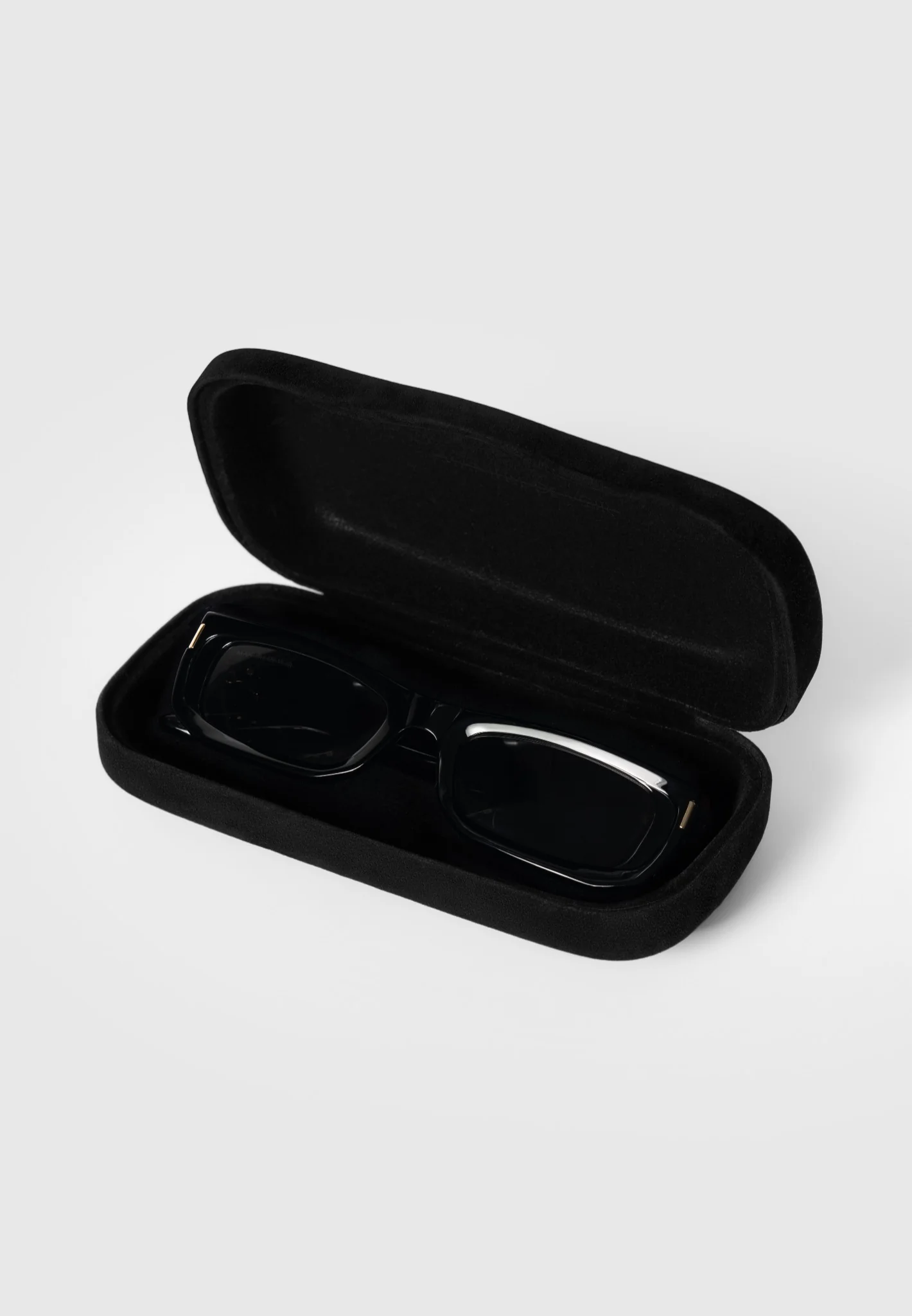 Milan - Curved-Frame Sunglasses - Black - Image 10