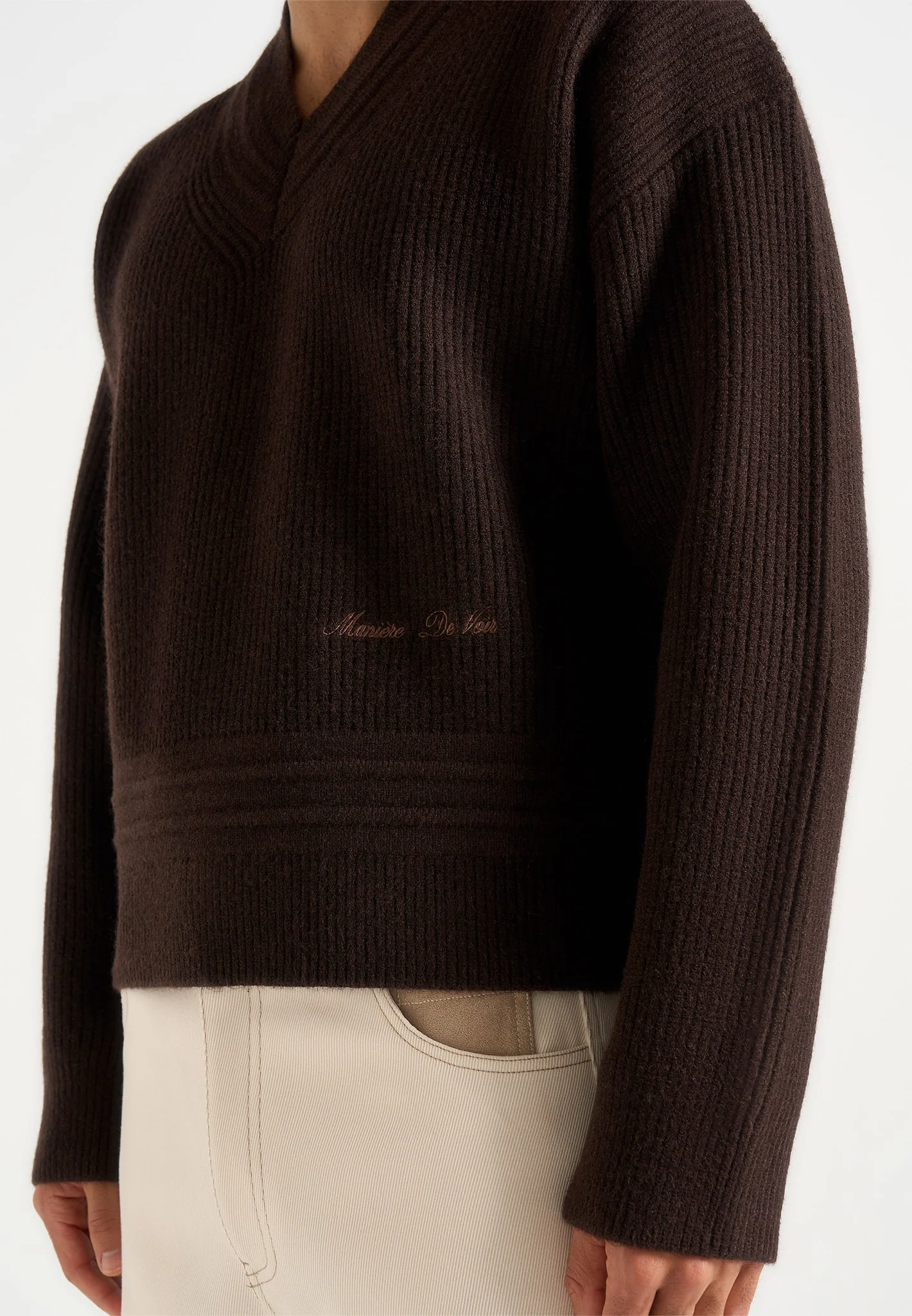 Remi - V-Neck Signature Knit Jumper - Brown - Image 3