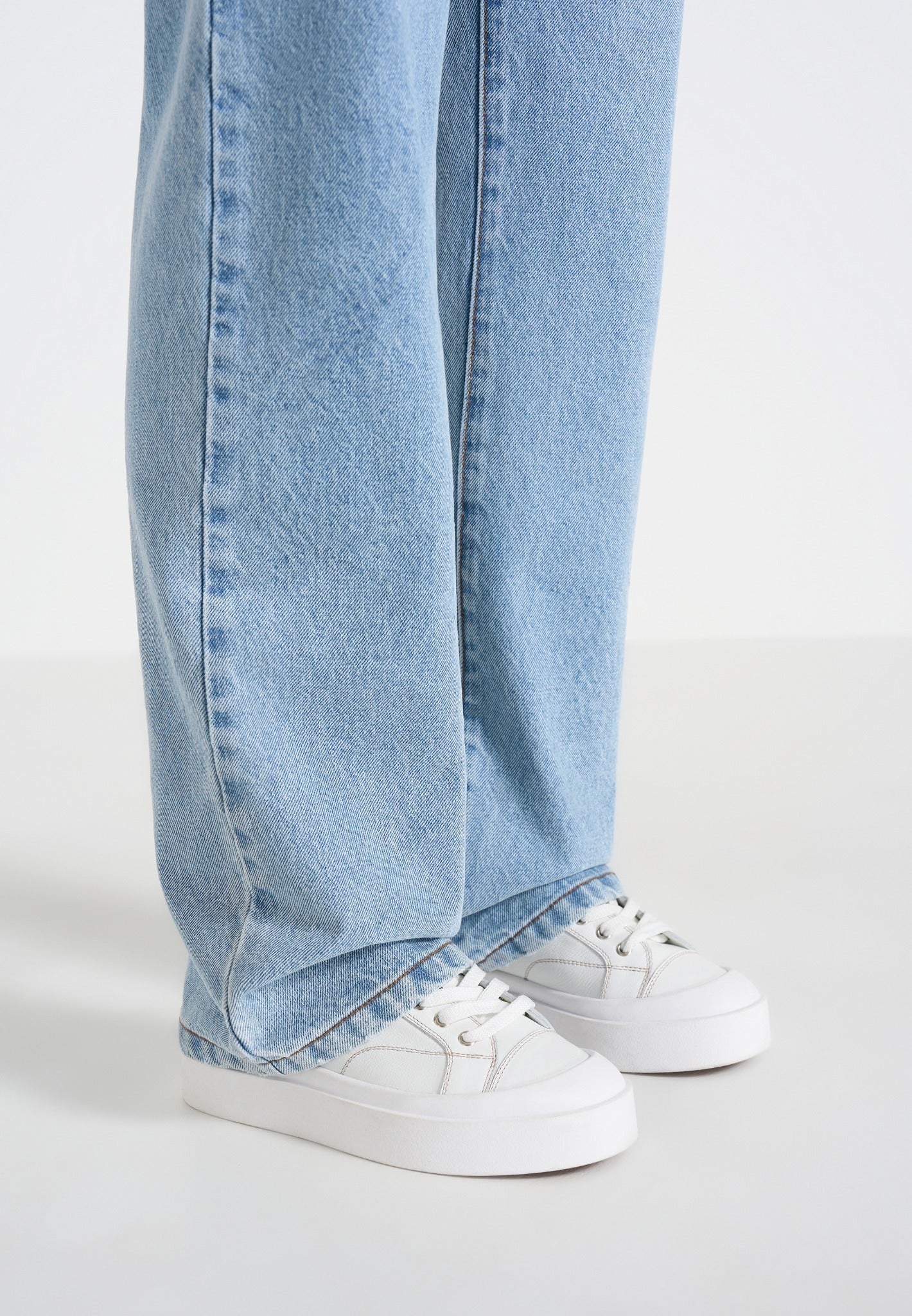 Women's Vienna - Leather Contrast Stitch Sneaker - White - Image 2