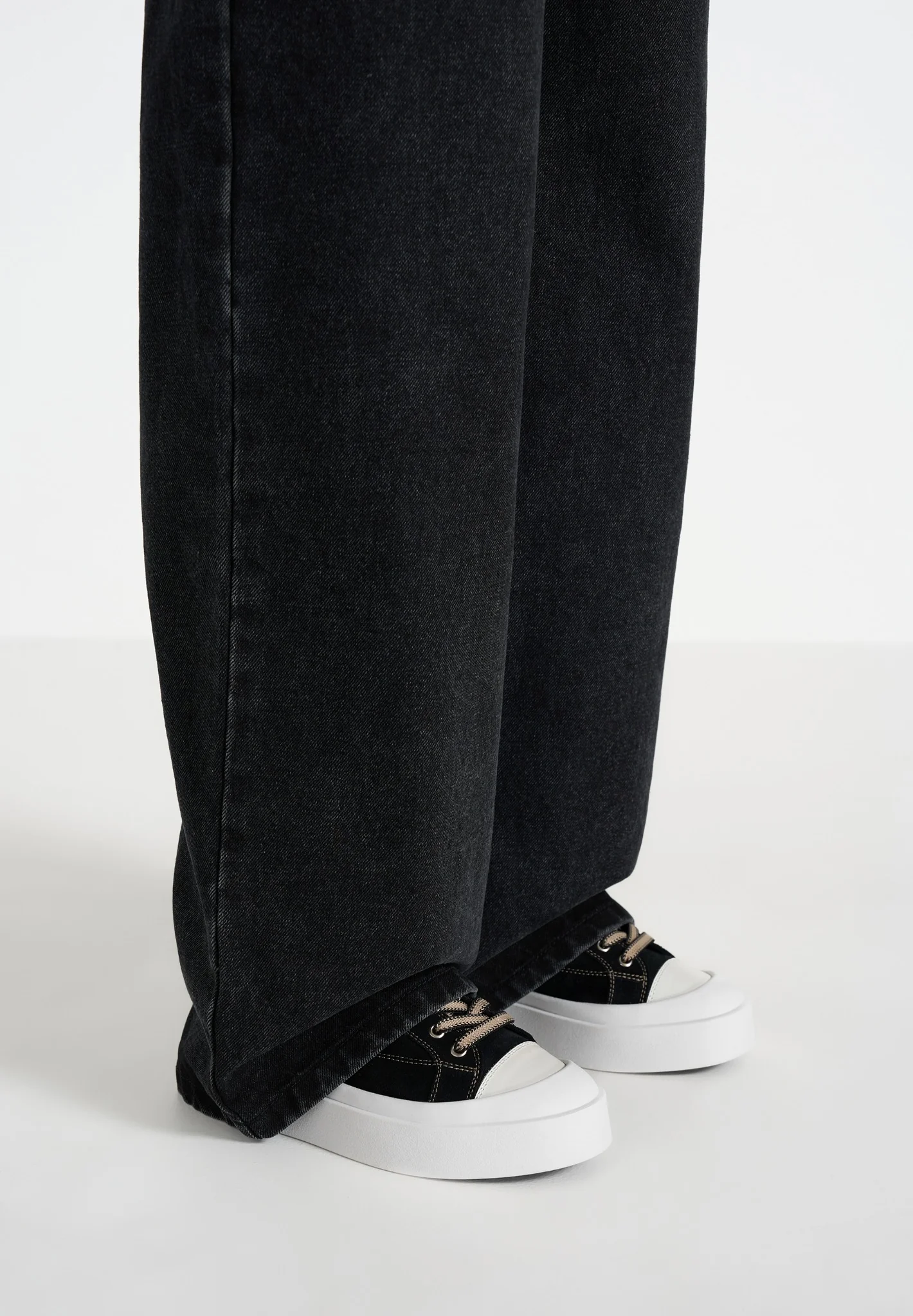 Women's Vienna - Suede Contrast Stitch Sneaker - Black - Image 2